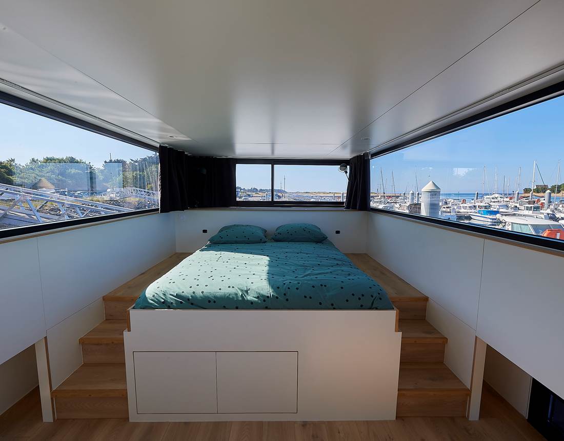 Lodge boat Fleur d'Ô - chambre parentale ©Y. Zedda