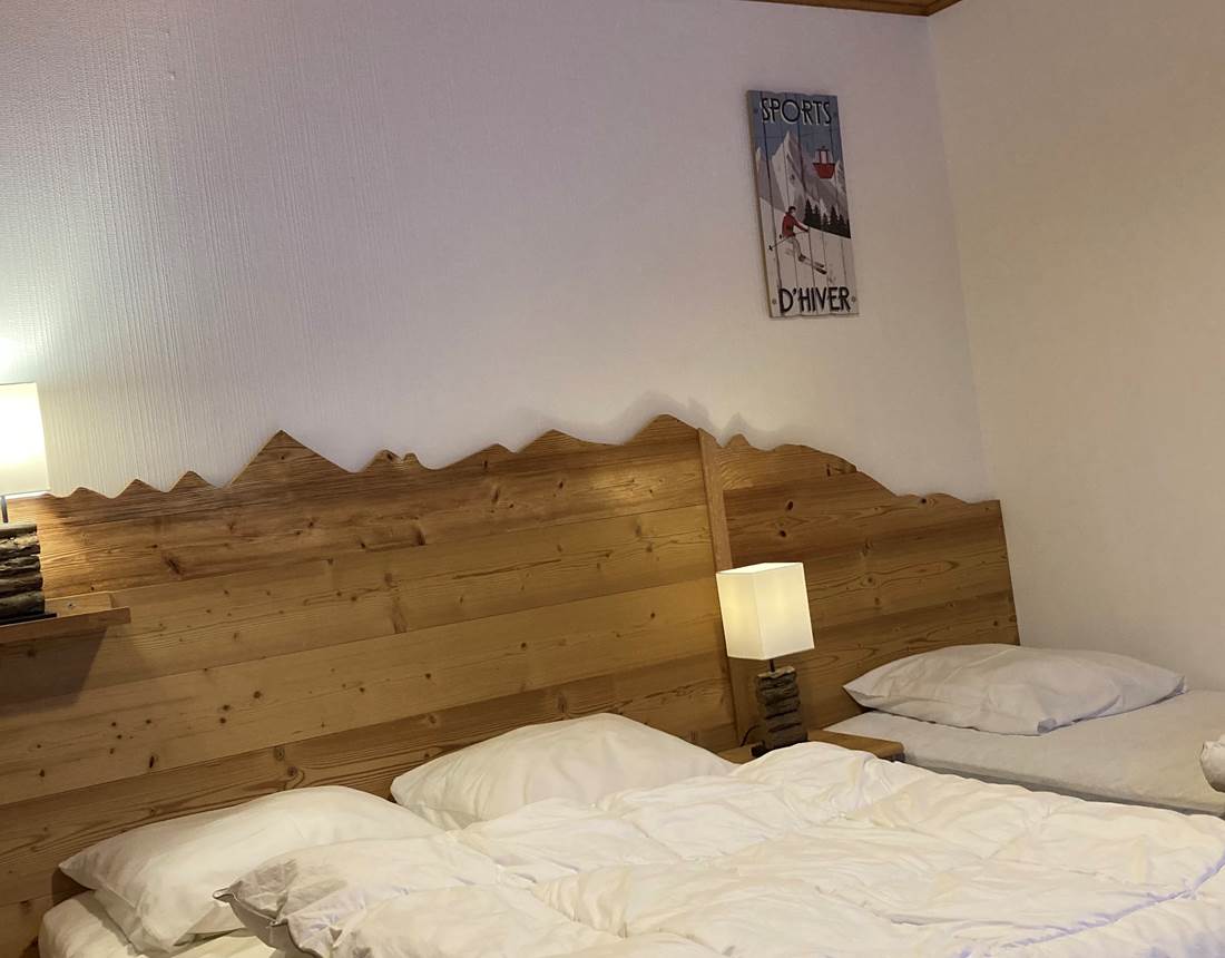 Chambre 2 : 1 lit double + 1 lit simple