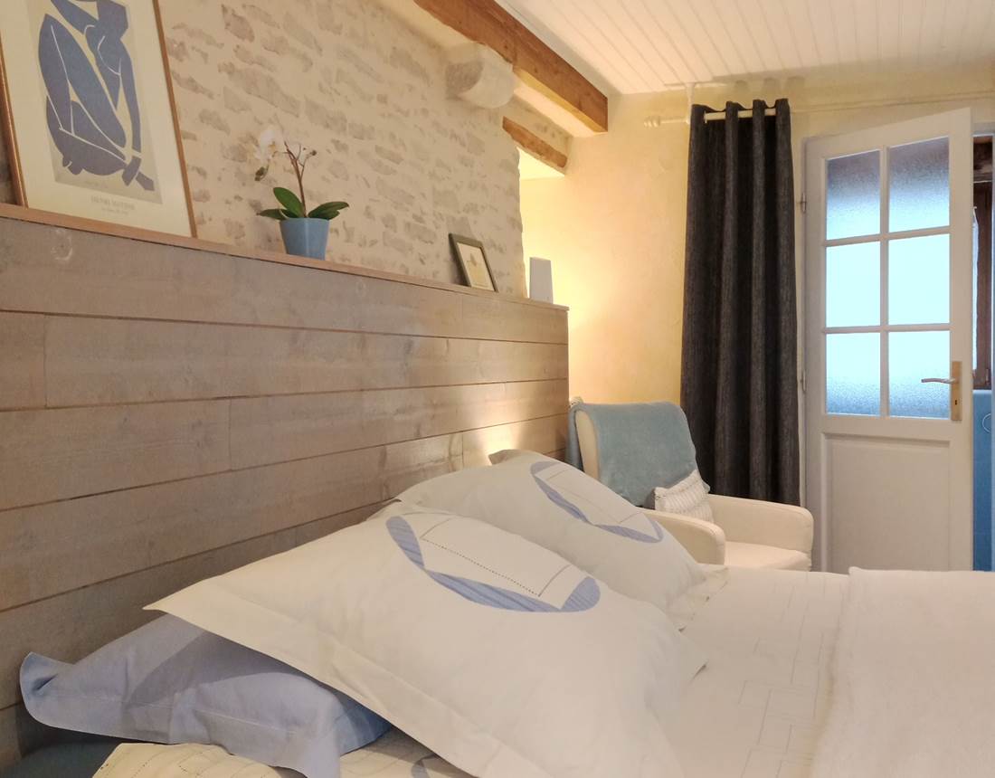 chambre double à la décoration douce et chaleureuse