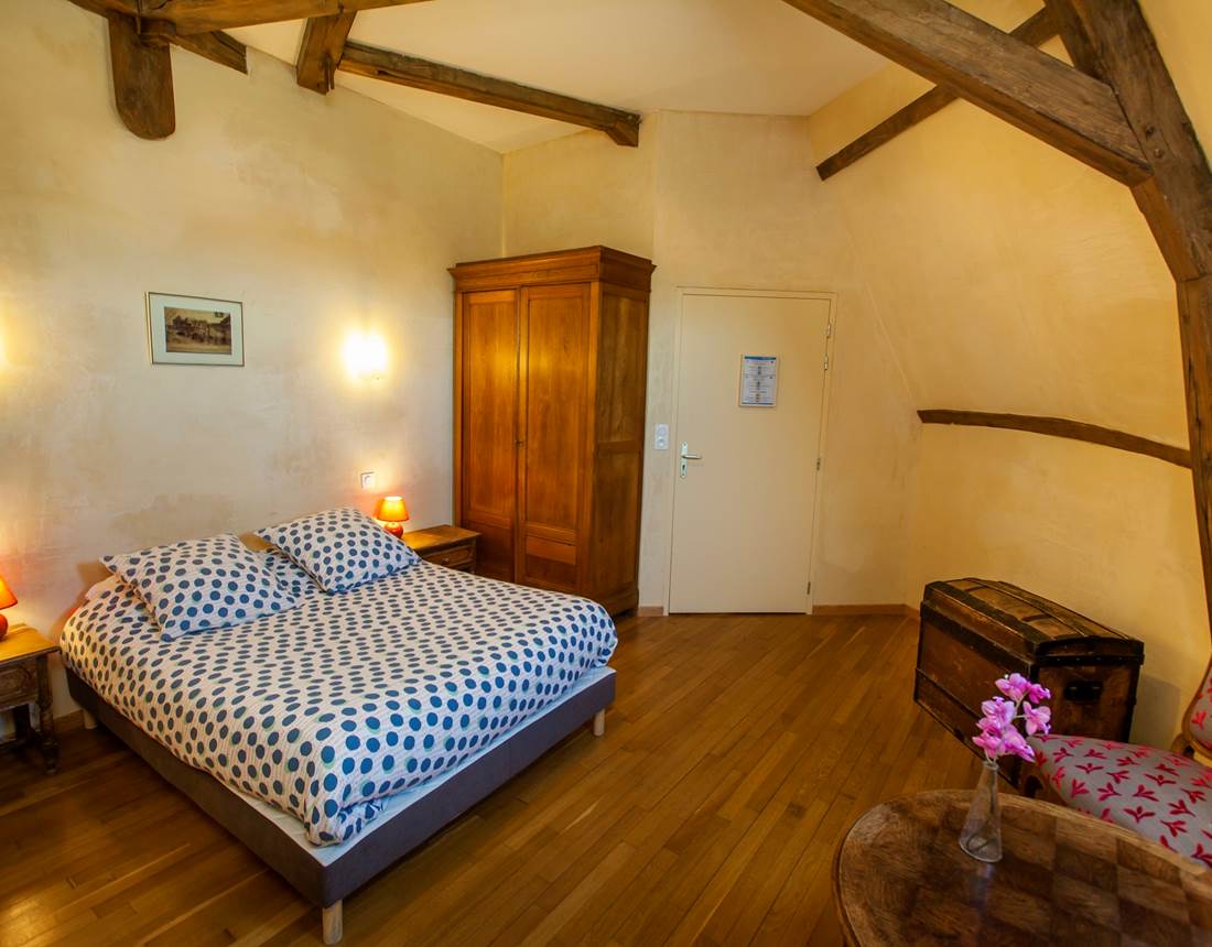 Chambre 8 Tour de Guet au Chateau de Charbogne, chambre située au 2ème étage