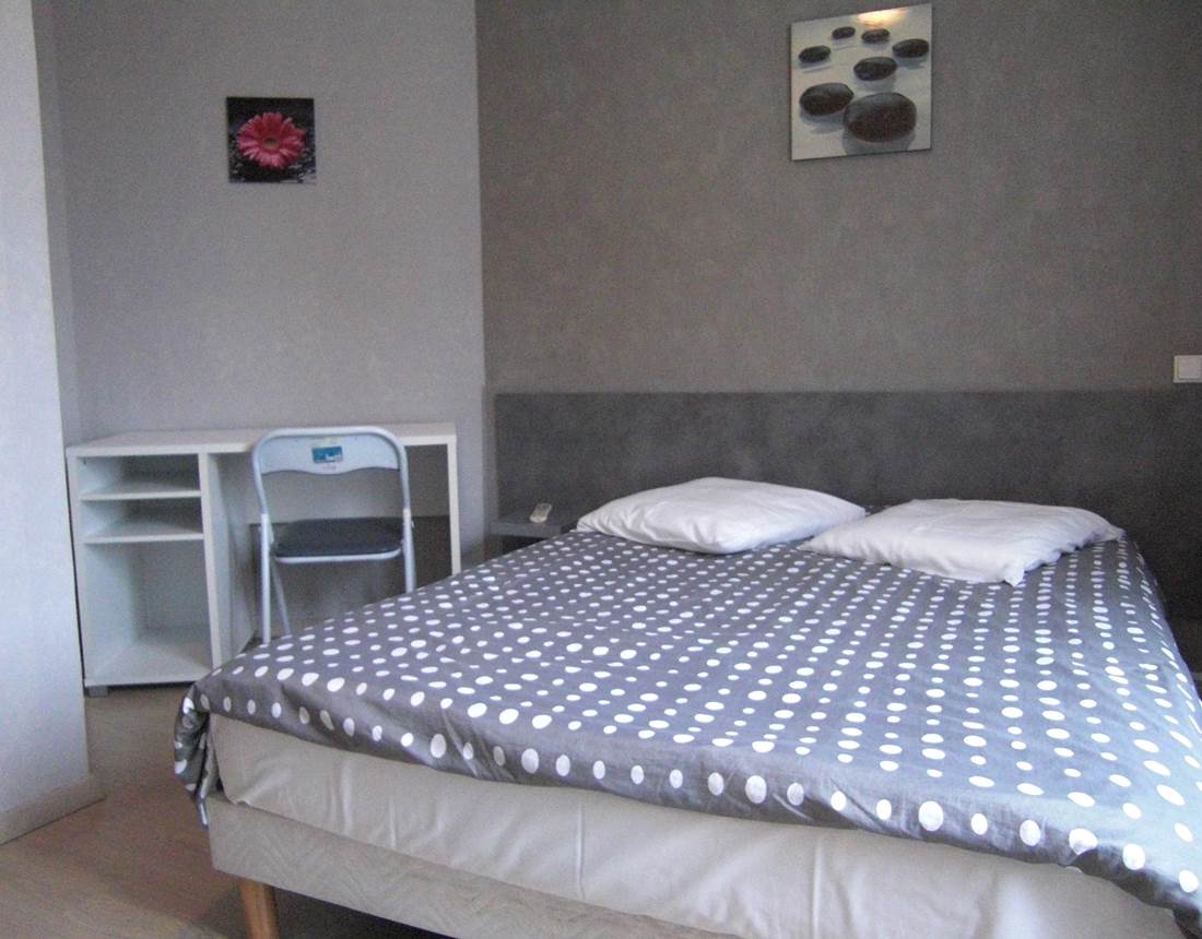 Chambre double confort, vue tour Castellane