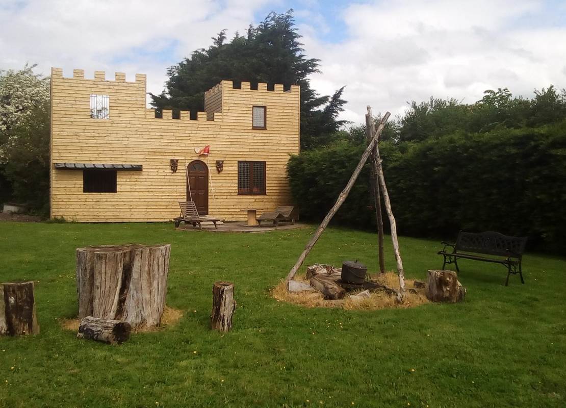 Château extérieur avec terrasse