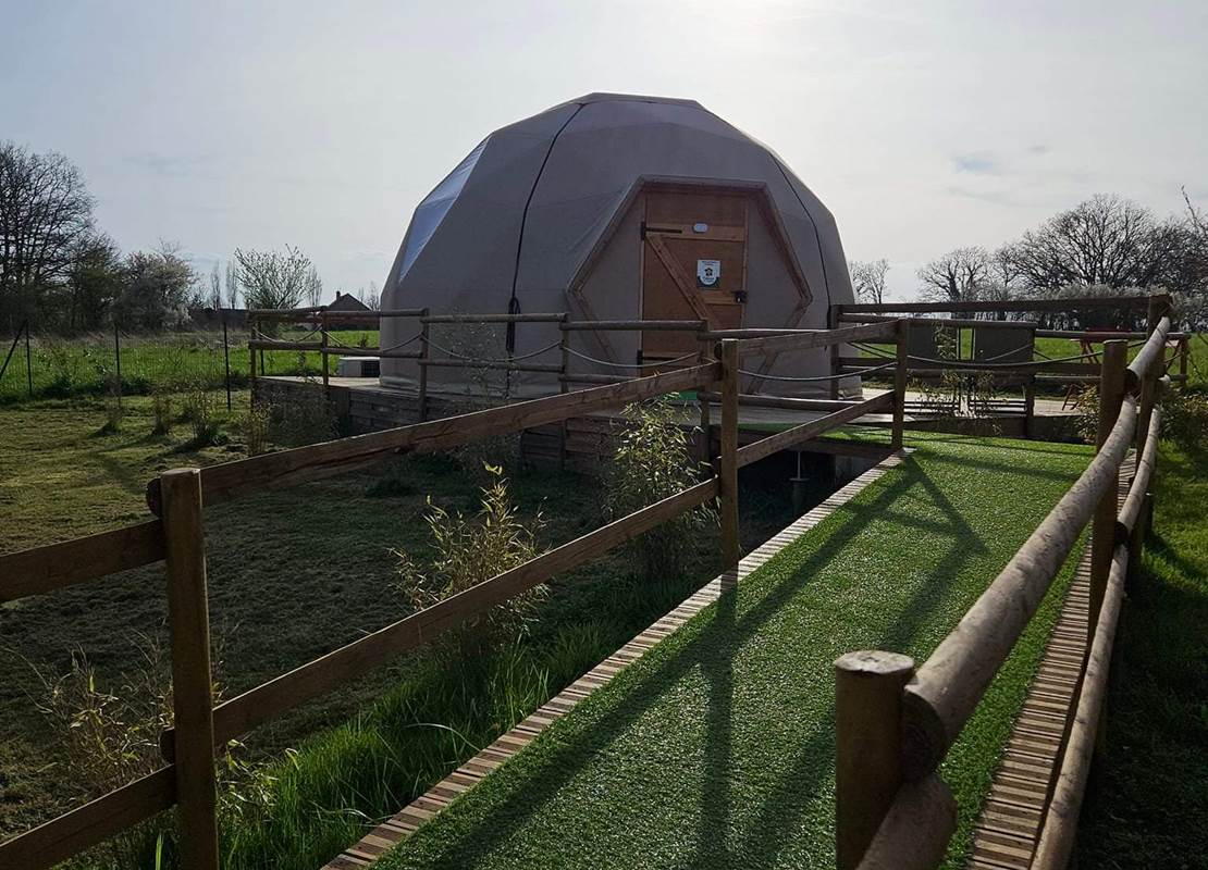 Dôme géodésique bulle situé à Sancerre