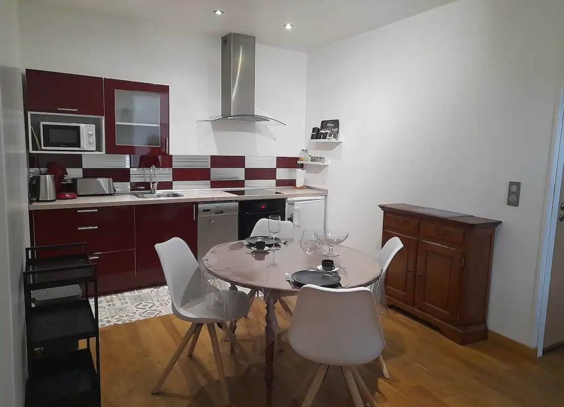 ROUSSEAU-SERVICE-Appartement-le-Pressoir-coin-repas