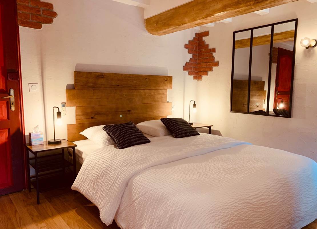 Chambre moderne et confortable