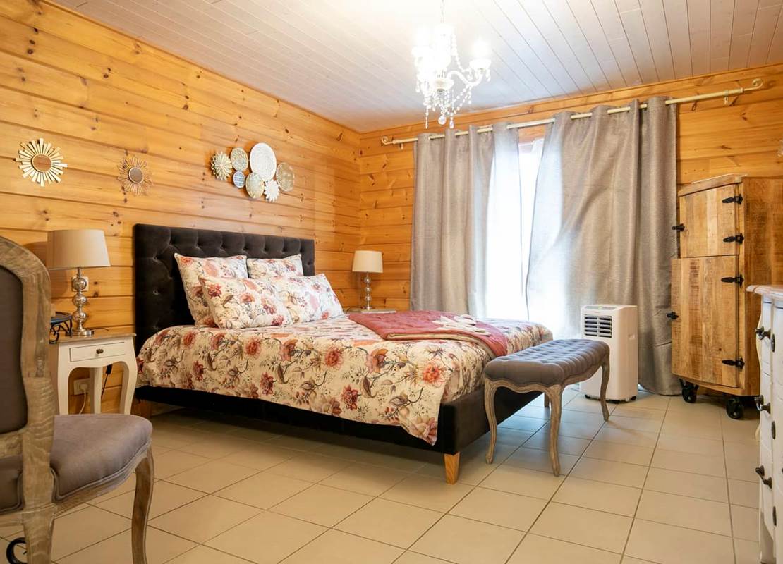 Chambre au rez-de-chaussée,  Chambres d'hôtes piscine  Chambres d'hôtes , Sancerre