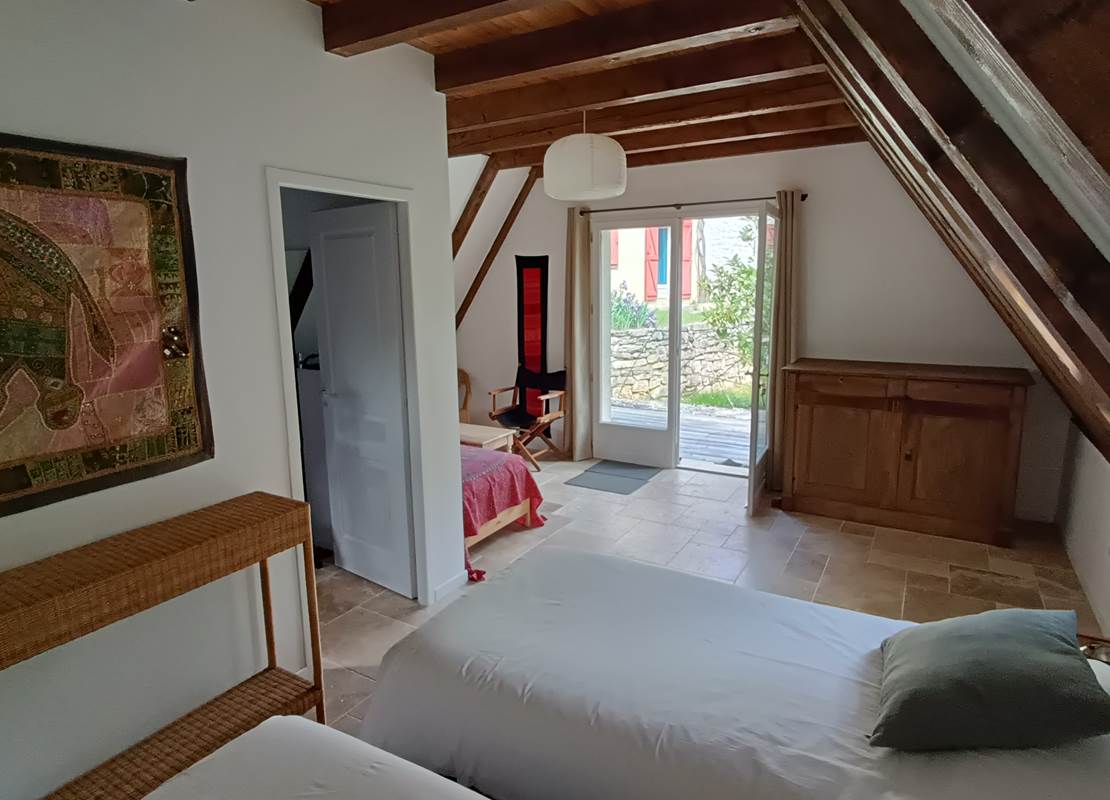 Chambre d'hôte familiale 2 à 4 personnes grand gite Espagnac Ste Eulalie