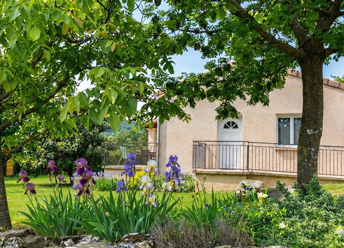 ombrebleuedufiguier-gîte-tournesols-entrée - Grande