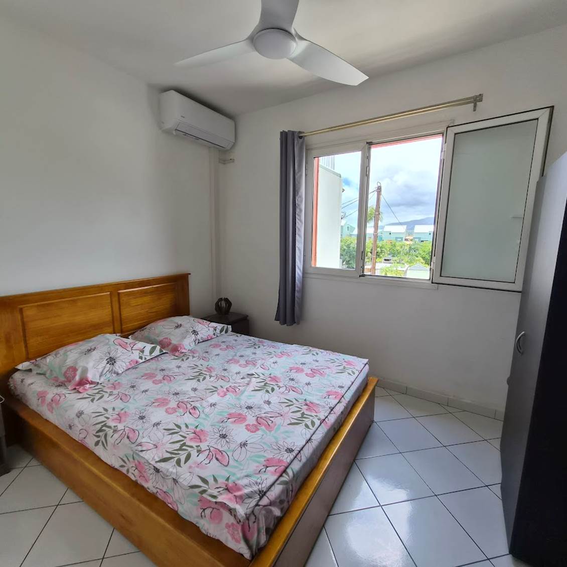chambre sur impasse, climatiseur, ventilateur plafond