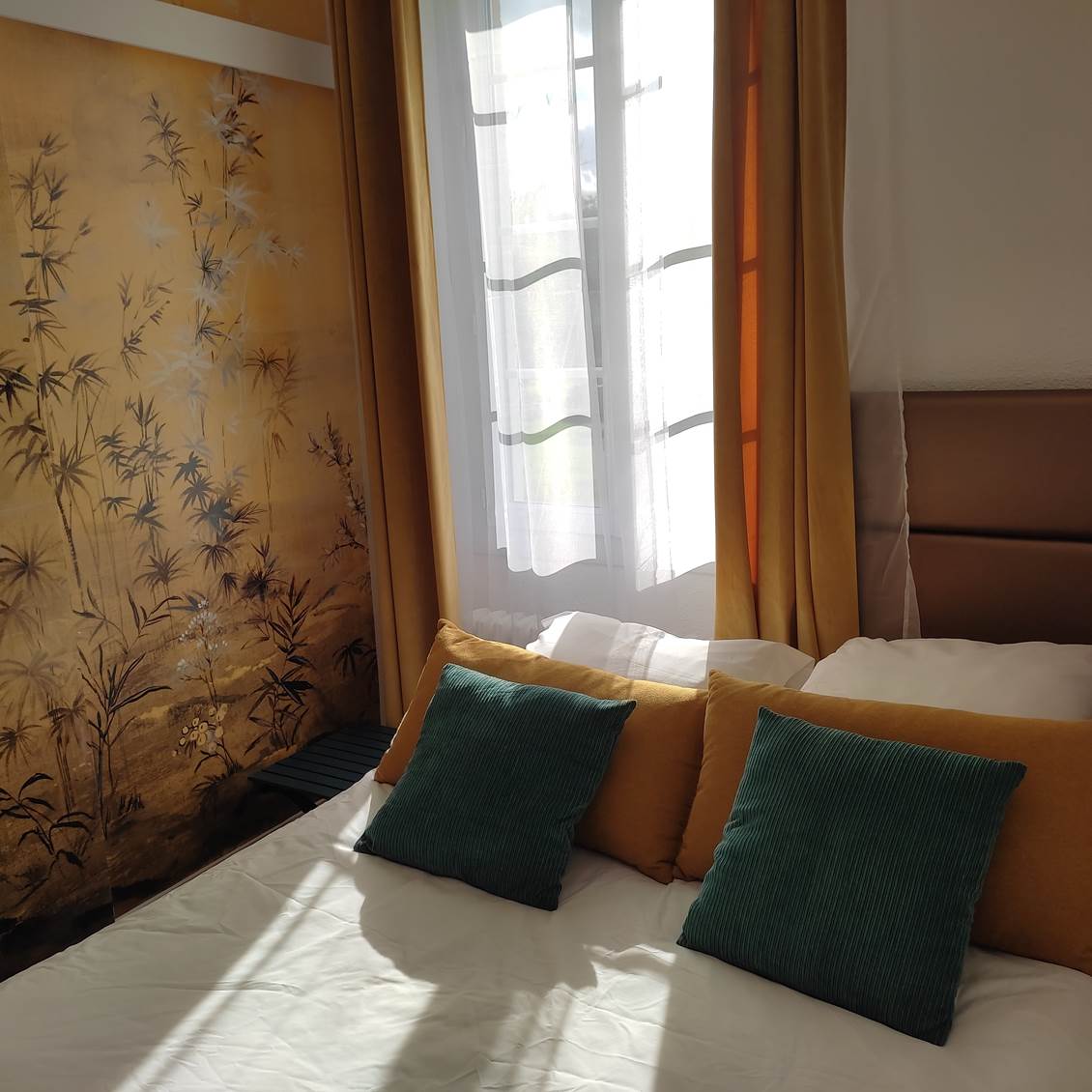 Chambre 2, lit et cloison.