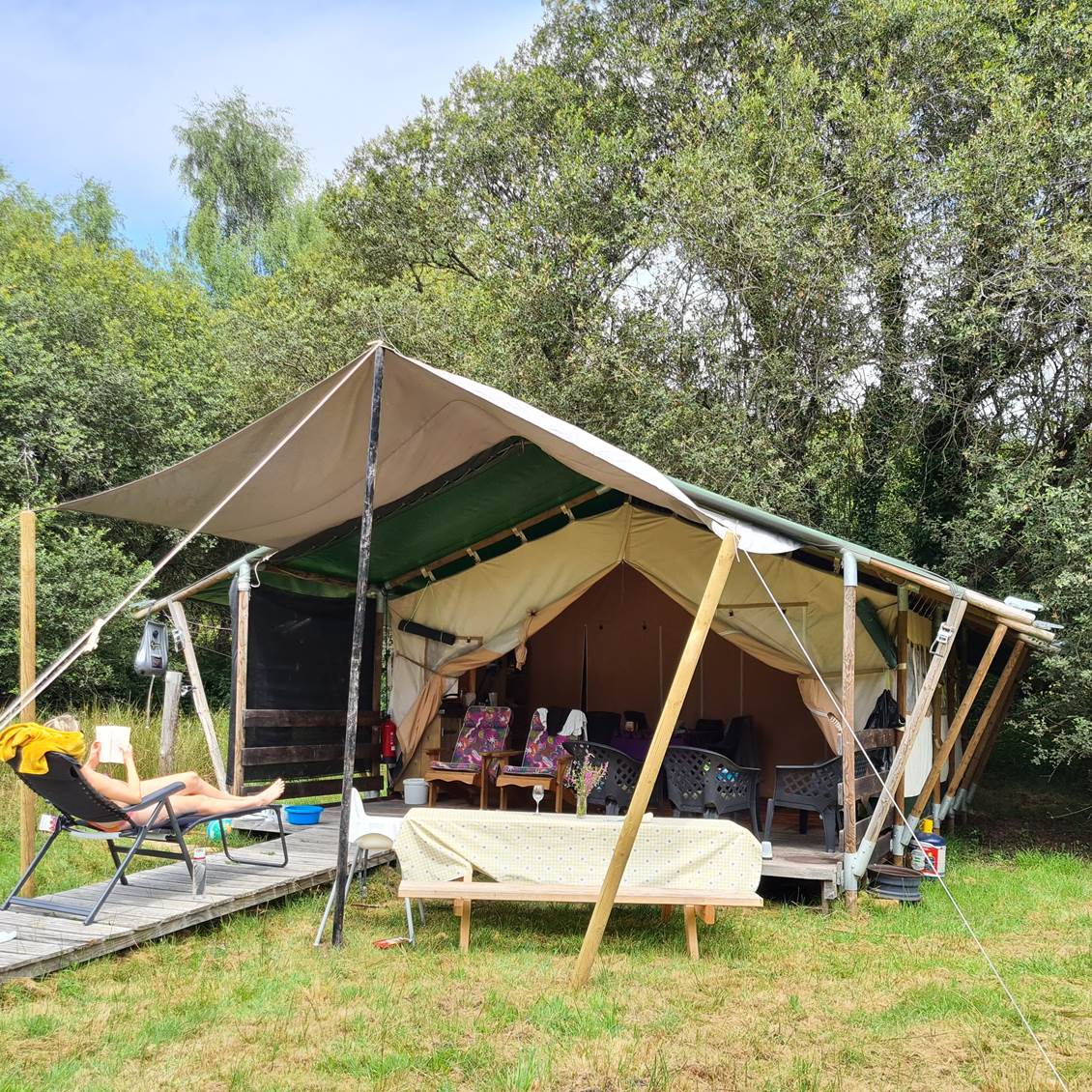 tente 4 front 1 relax