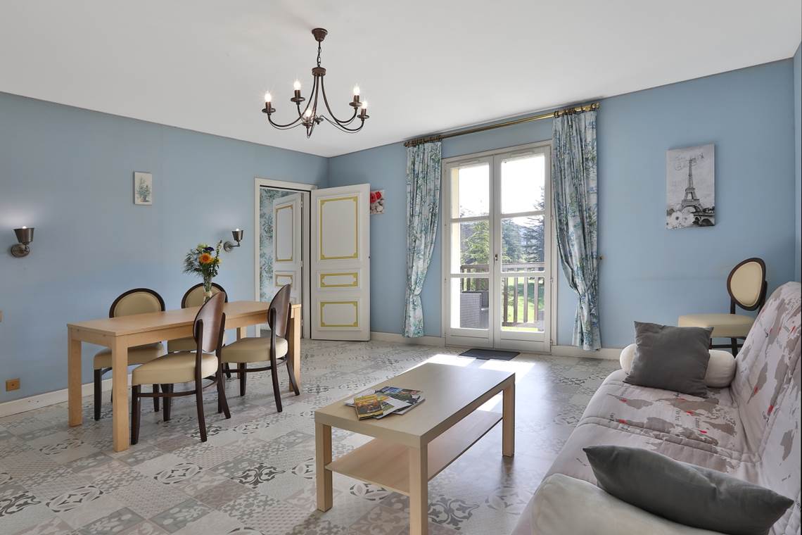 Gîte Junior Suite Gentilhommière PMR 24 - 25 séjour cuisine salon balcon en RdC - de 2 à 6 couchages