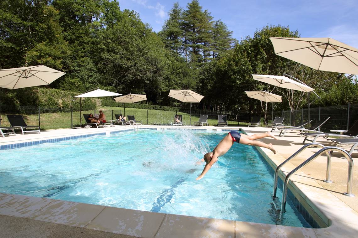 Piscine Château de Puy Robert Lascaux - venez plonger... au Château de Puy Robert Lascaux