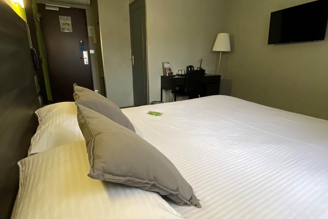 Chambre Grand lit double Confort - Vue sur Jardin