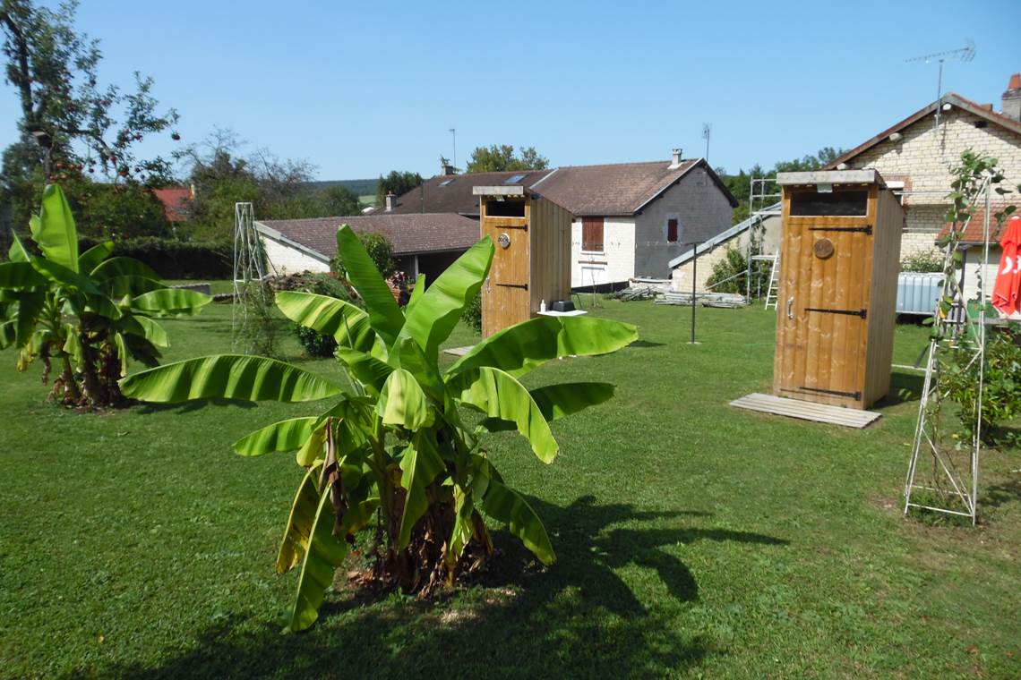 cabanes sanitaires douche et wc