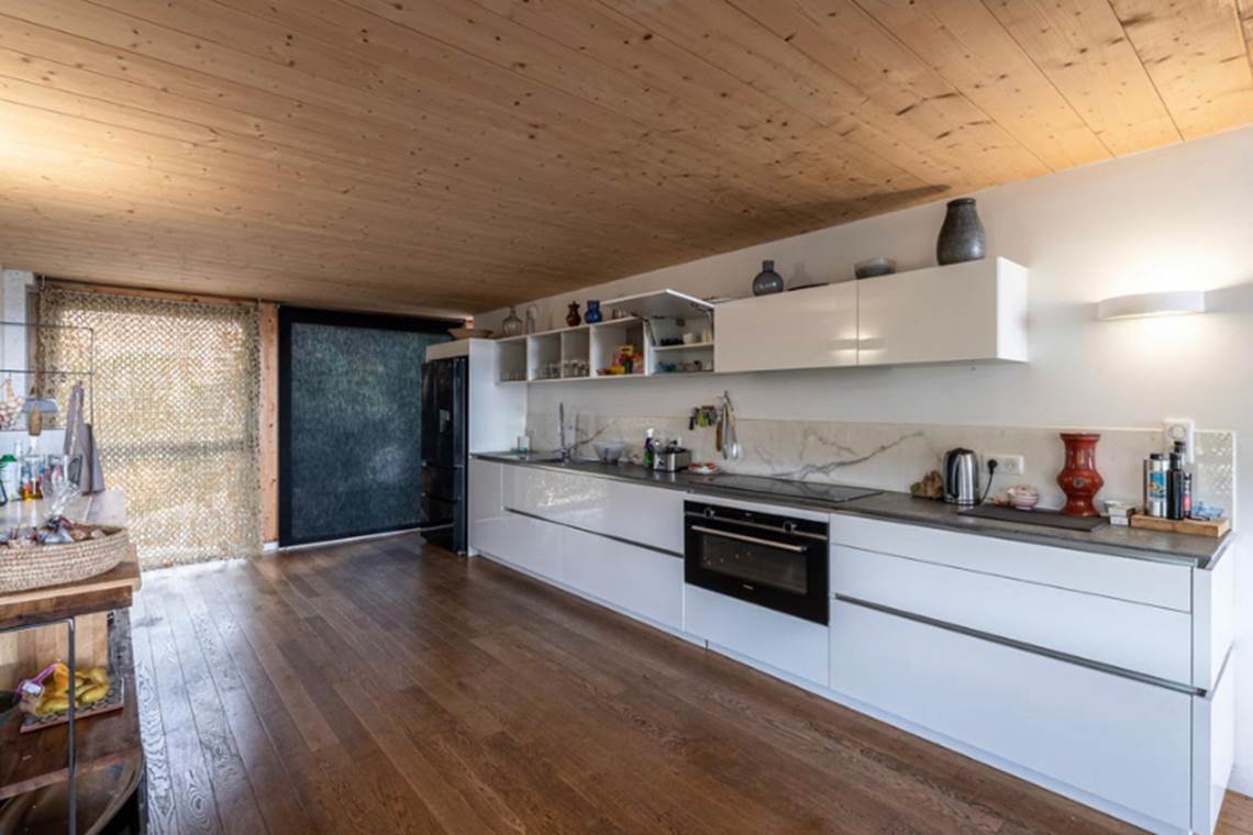 La cuisine, spacieuse et super équipée