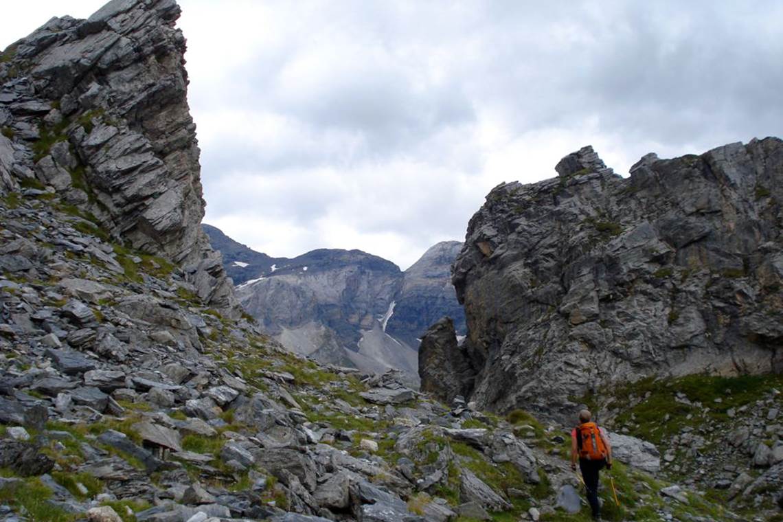 Approche de la Tour de Lieussaube