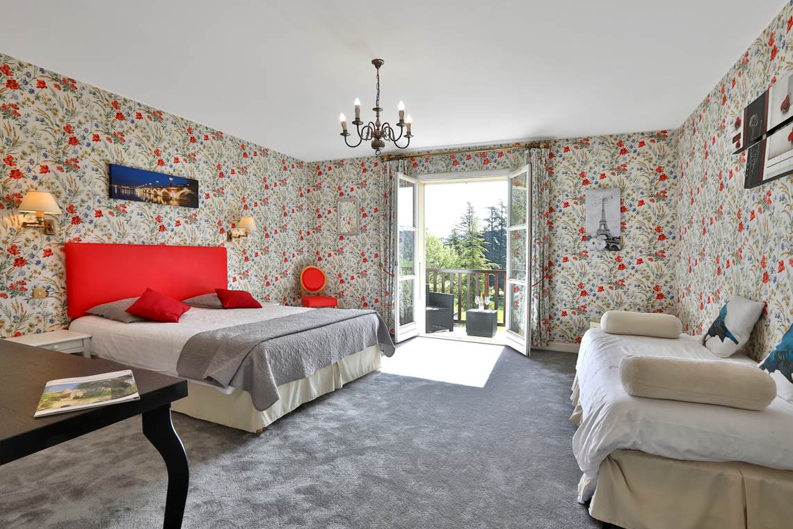 Chambre Gentilhommière 26 accessible PMR RdC - 2 à 4 couchages - balcon vue parc et piscine