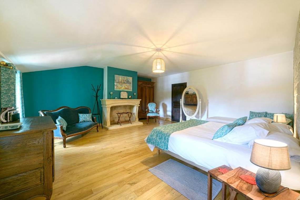 chambre-hote-manoir-courbiac-piscine