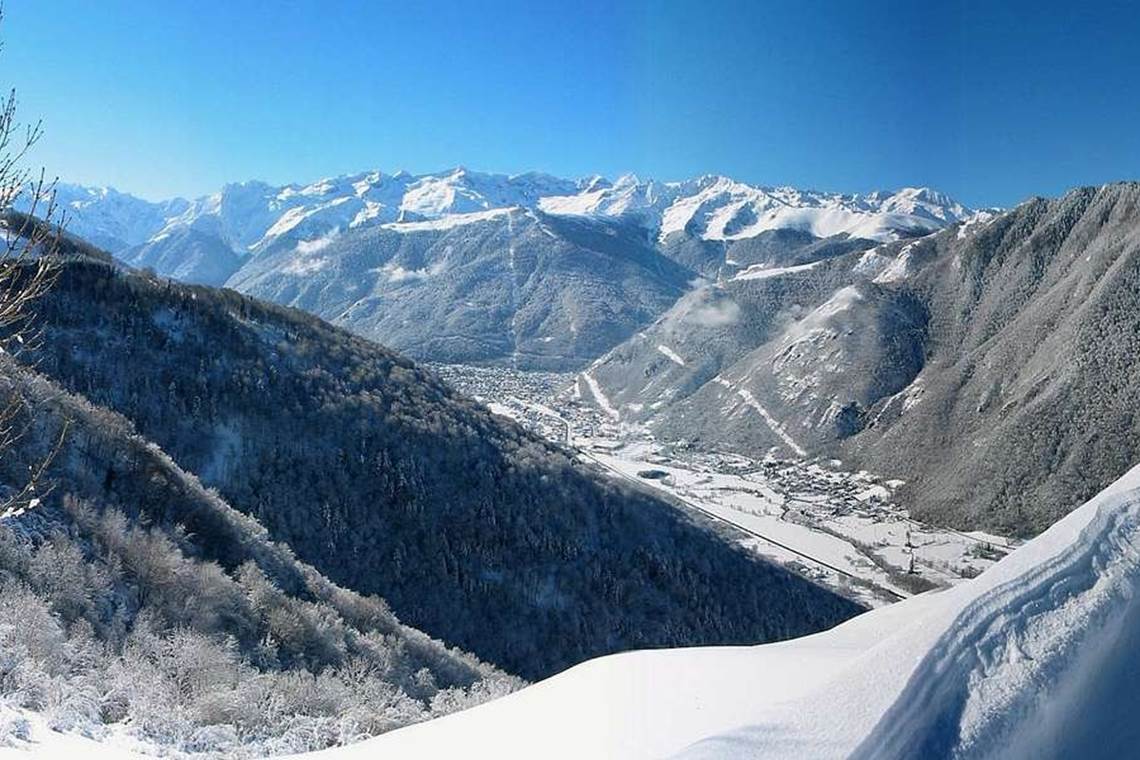 La vallée de la Pique sous la neige