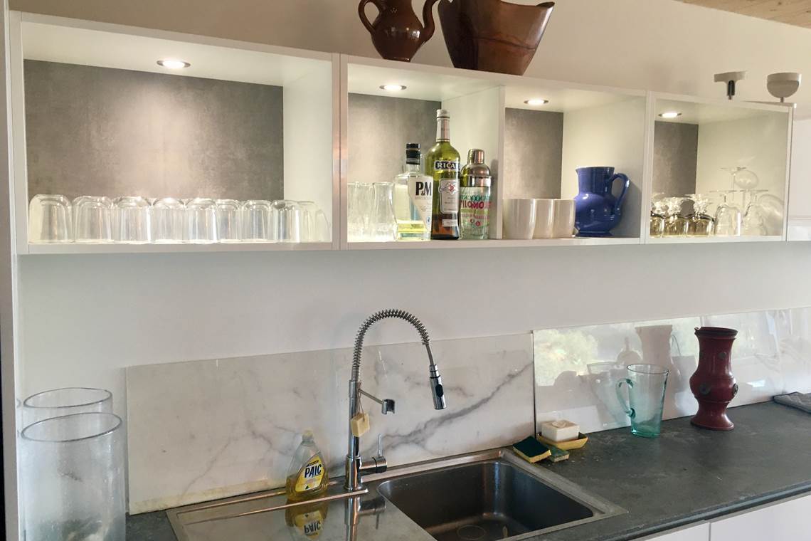 la cuisine, moderne et super équipée , four 90, induction, grand frigo