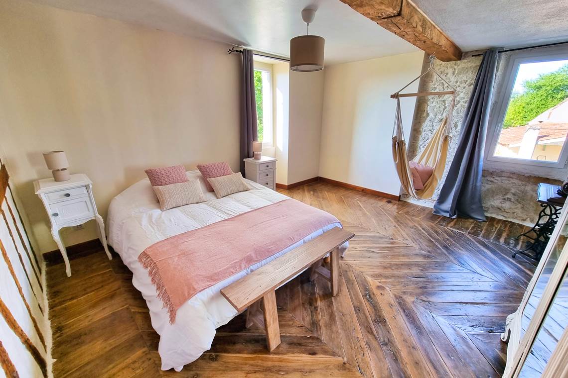location-lauragaise-chambre-parquet-bois-naturel.jpg