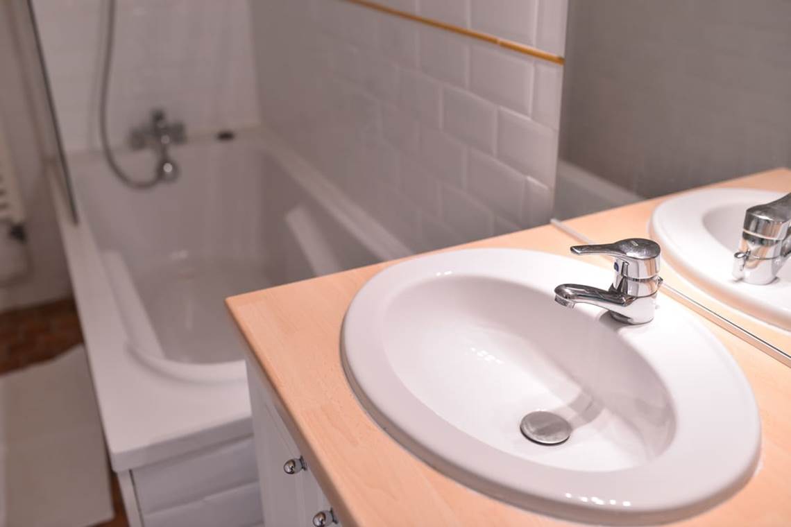 salle_de_bain_douche_baignoir-1200x800