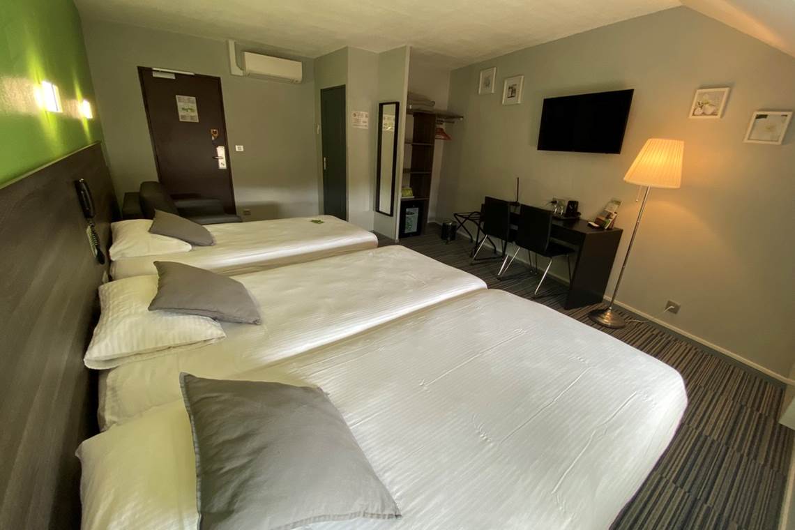 Chambre Triple Climatisée - 3 Lits Simples