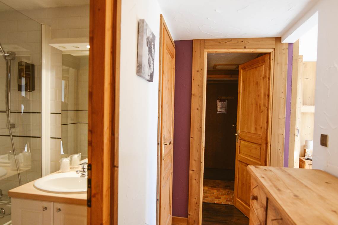 chalet_family_suite_two_rooms