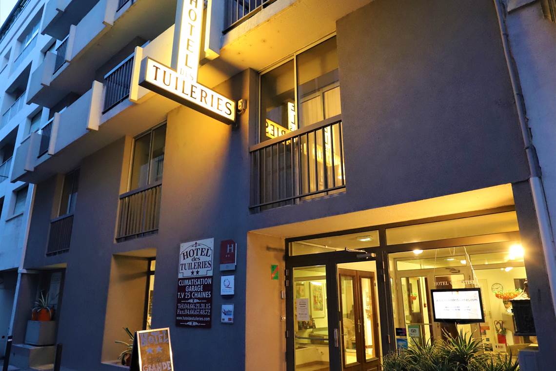 Hôtel des Tuileries plein centre Nîmes dans un rue calme