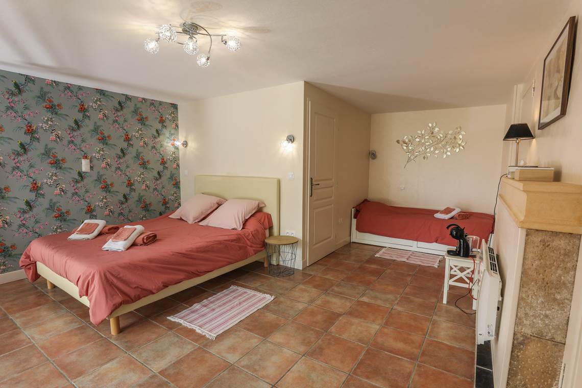 Au Pays de Jacquou: chambre Françou accessible personnes à mobilité réduite