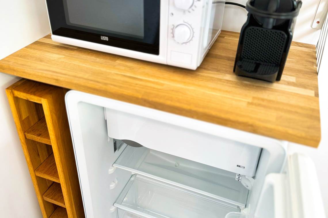 studio-le-lodge-frigo-microonde-cafetiere.jpg