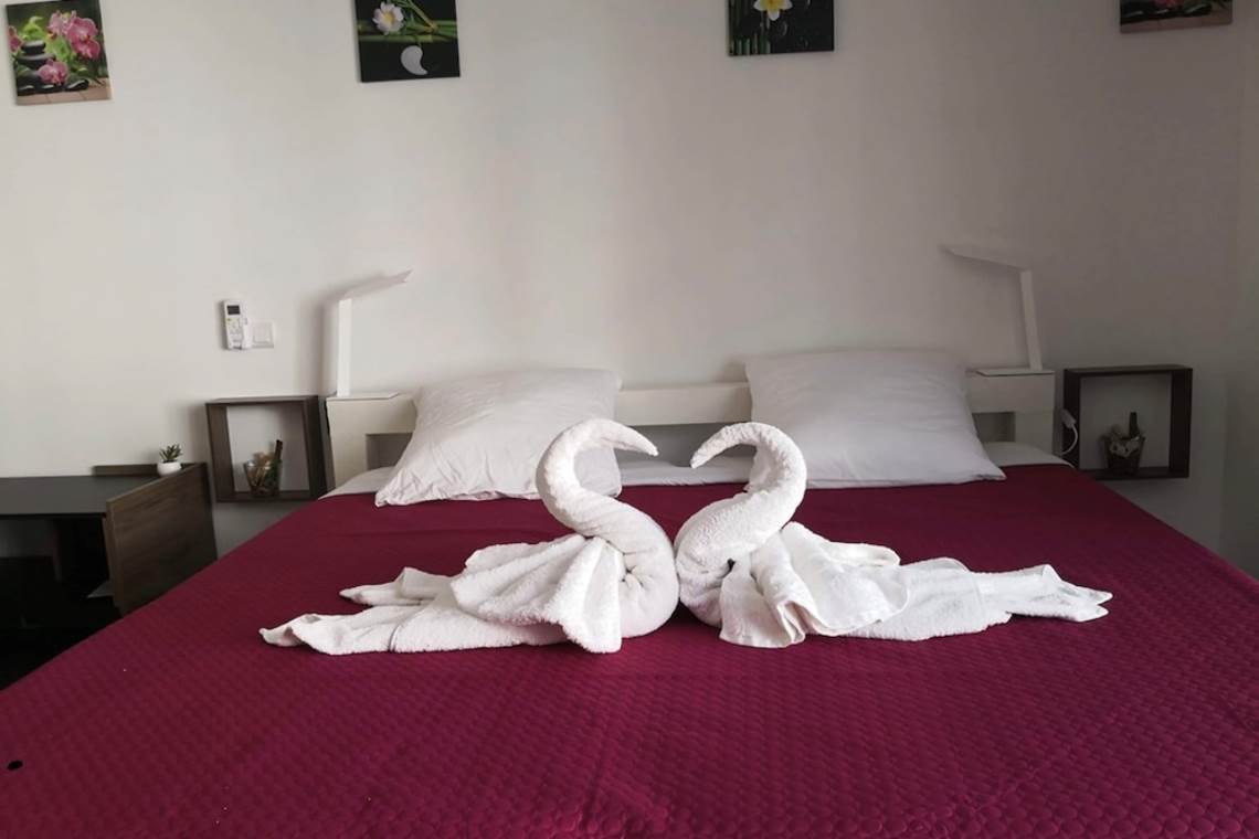 33CC8FA6-423E-4E8F-8E00-4325898D5D99