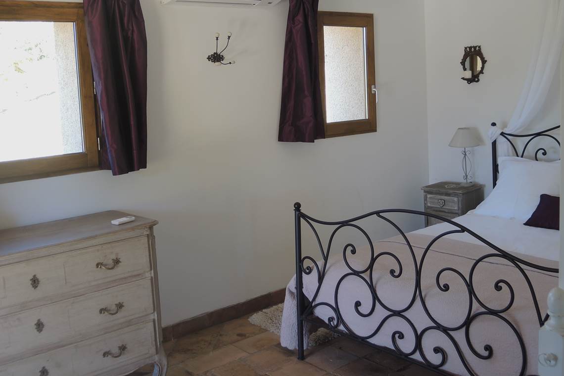 Chambre Pinède - Le Deffends de Redon