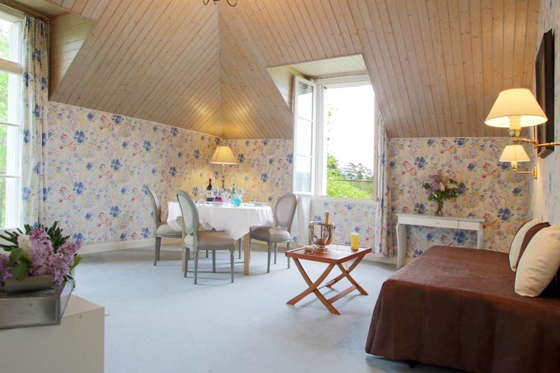 Gîte de charme Suite Privilège 42 41 40  séjour vue de l'entrée