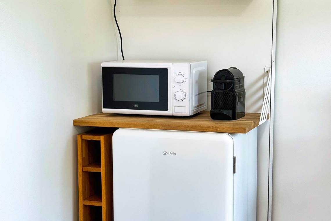 studio-le-lodge-corner-cuisine-autonome-frigo-microonde.jpg