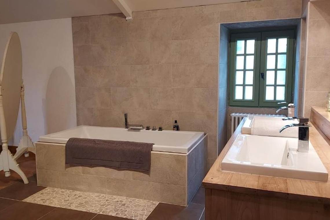 chambre-hote-manoir-courbiac-piscine