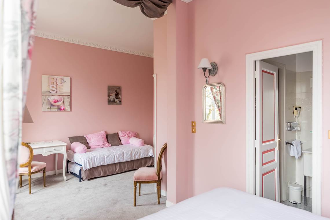 Chambre rose canapé