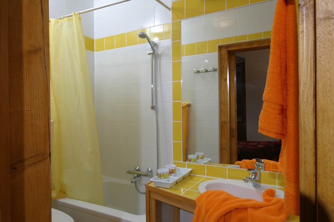 Salle de bain "en suite" (chambre 1)