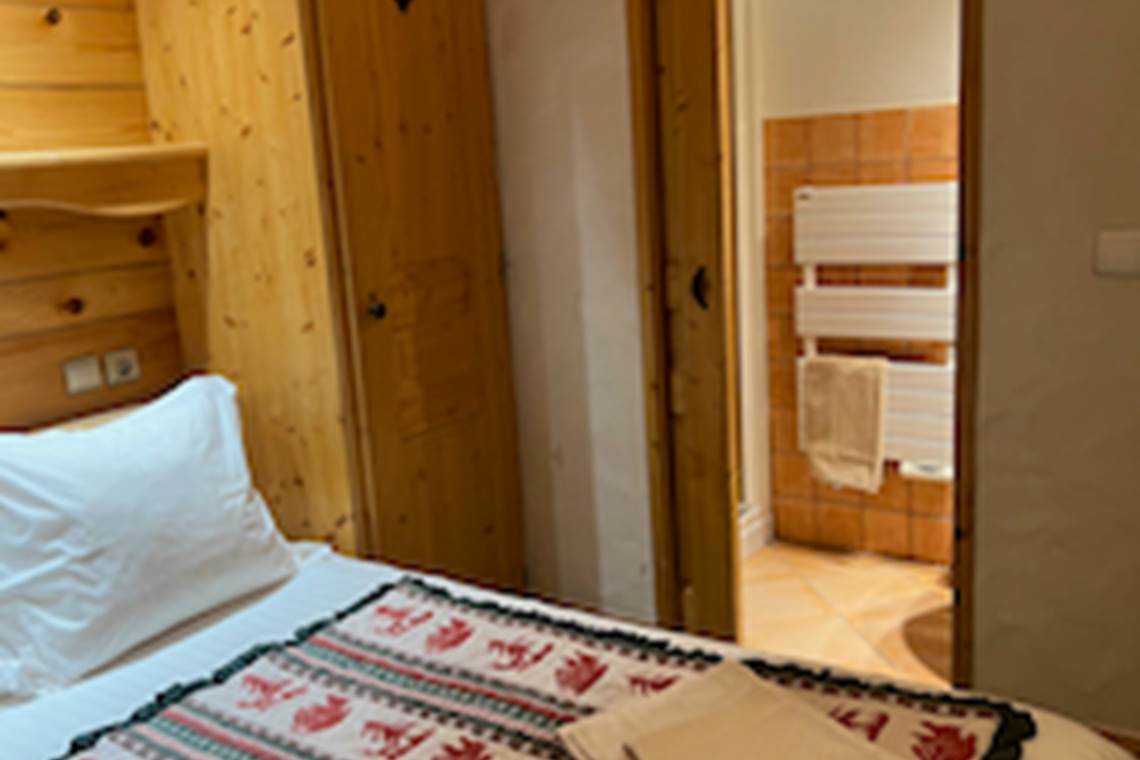 cornettines chambre 1 avec sa salle d'eau