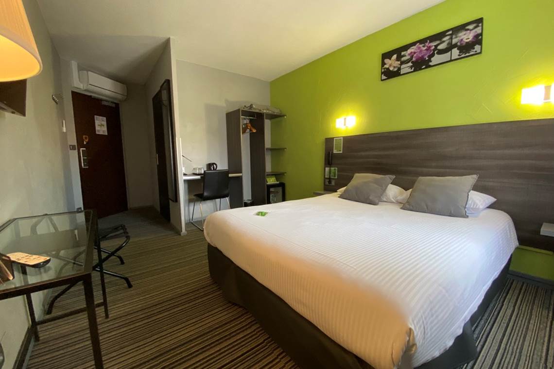 Chambre Grand lit double Confort - Vue sur Jardin