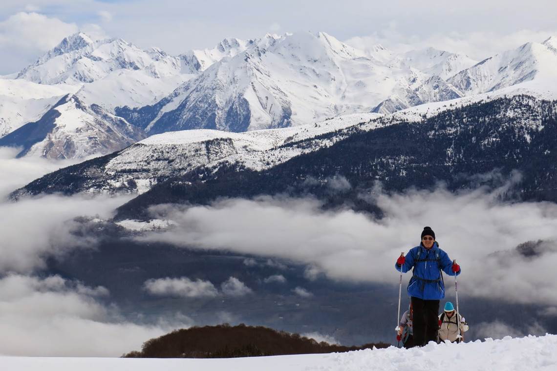 Arrivée sur les crêtes enneigées en Val d'Azun