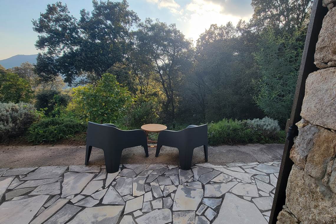 chambre-hotes-charme-corse-vue-jardin-terrasse