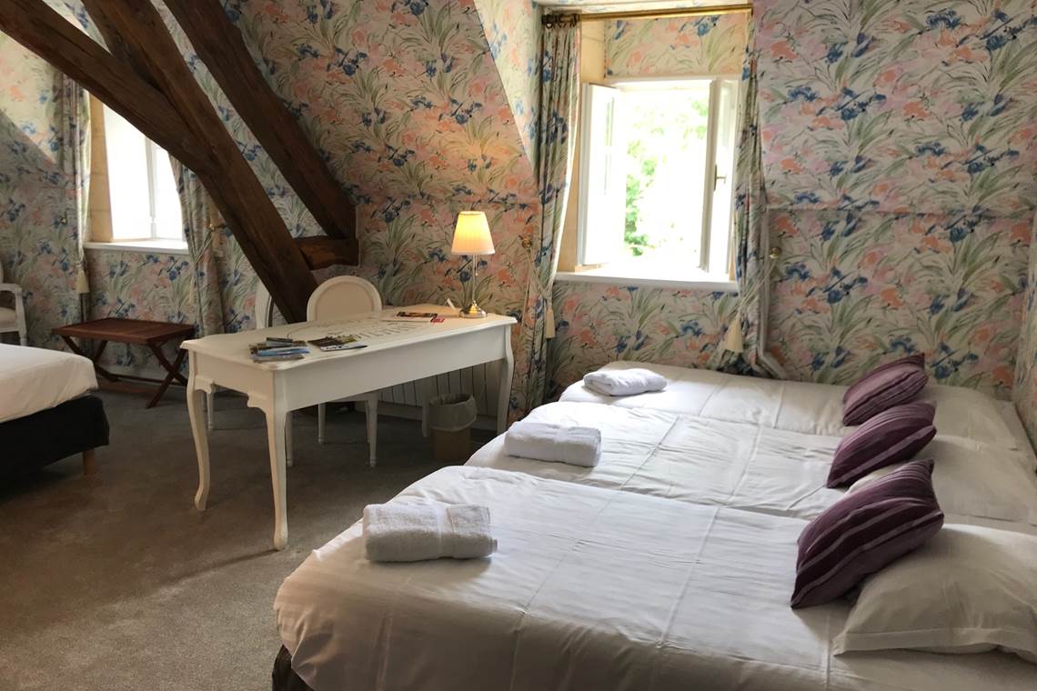 Chambre Parme Familiale avec un grand lit 180 et trois couchages enfants ou adolescent