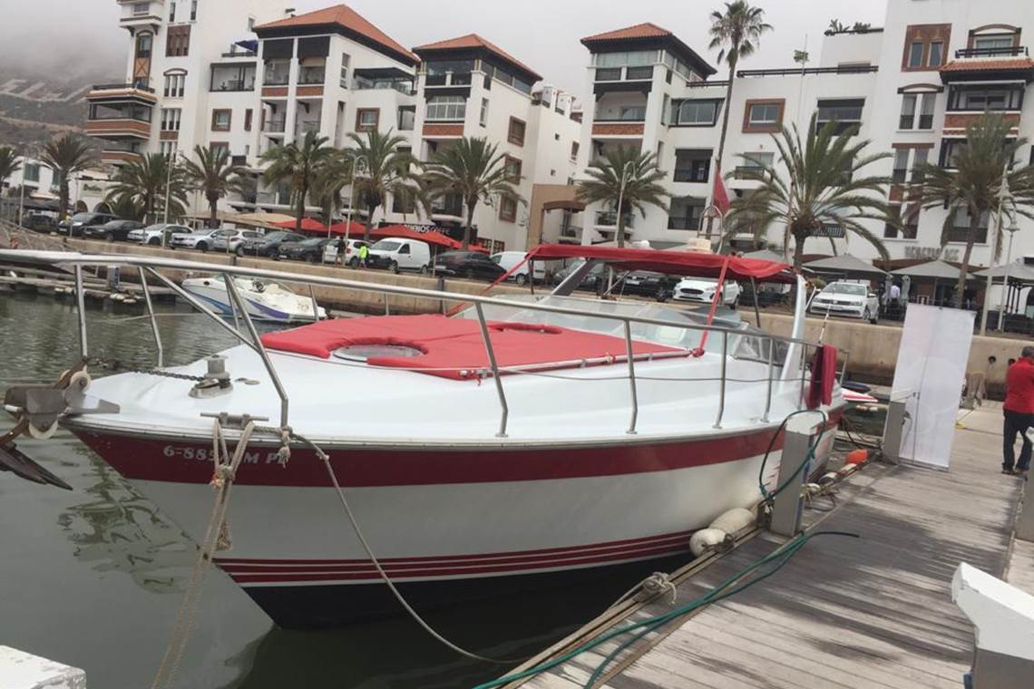 Bronzage intime : bateau privé.