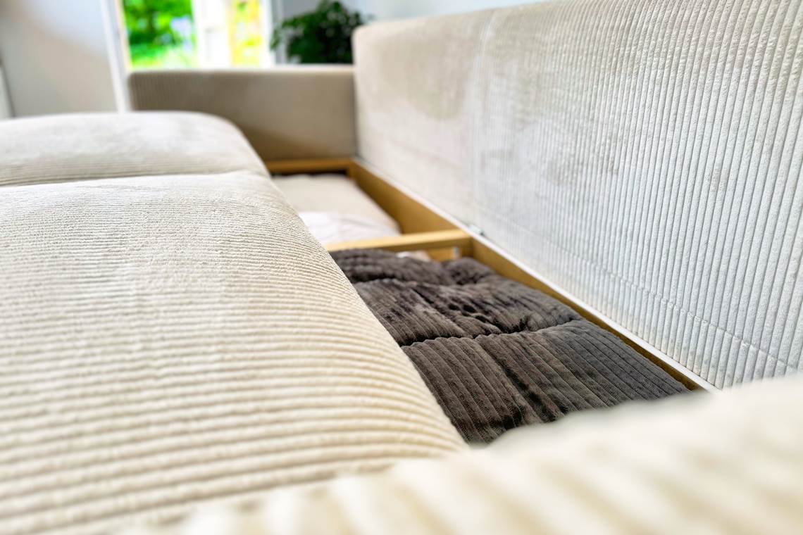 studio-le-lodge-detail-canape-rangement-linge.jpg