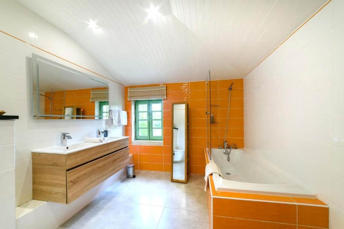 chambre-hote-manoir-courbiac-piscine