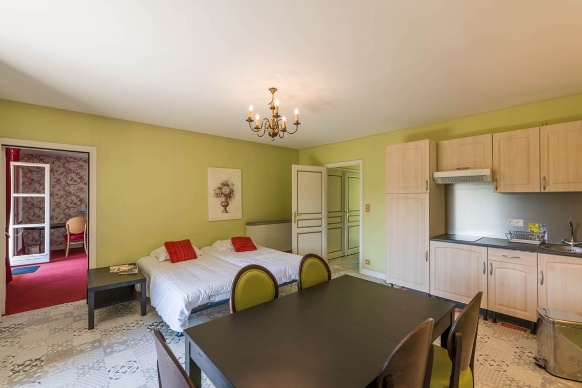 Junior suite et gîte de charme 35/36 avec 2 couchages lit 90 dans salon séjour