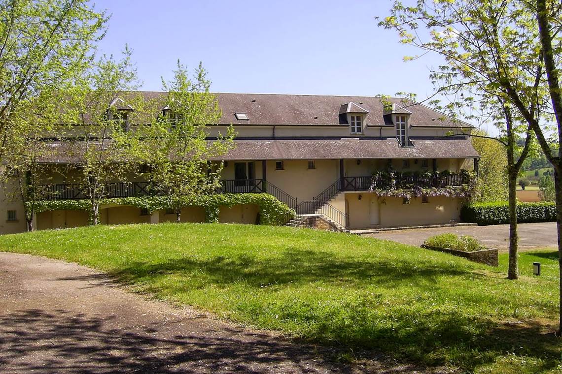 Gentilhommière avec différents gîtes appartements - entrée façade ouest