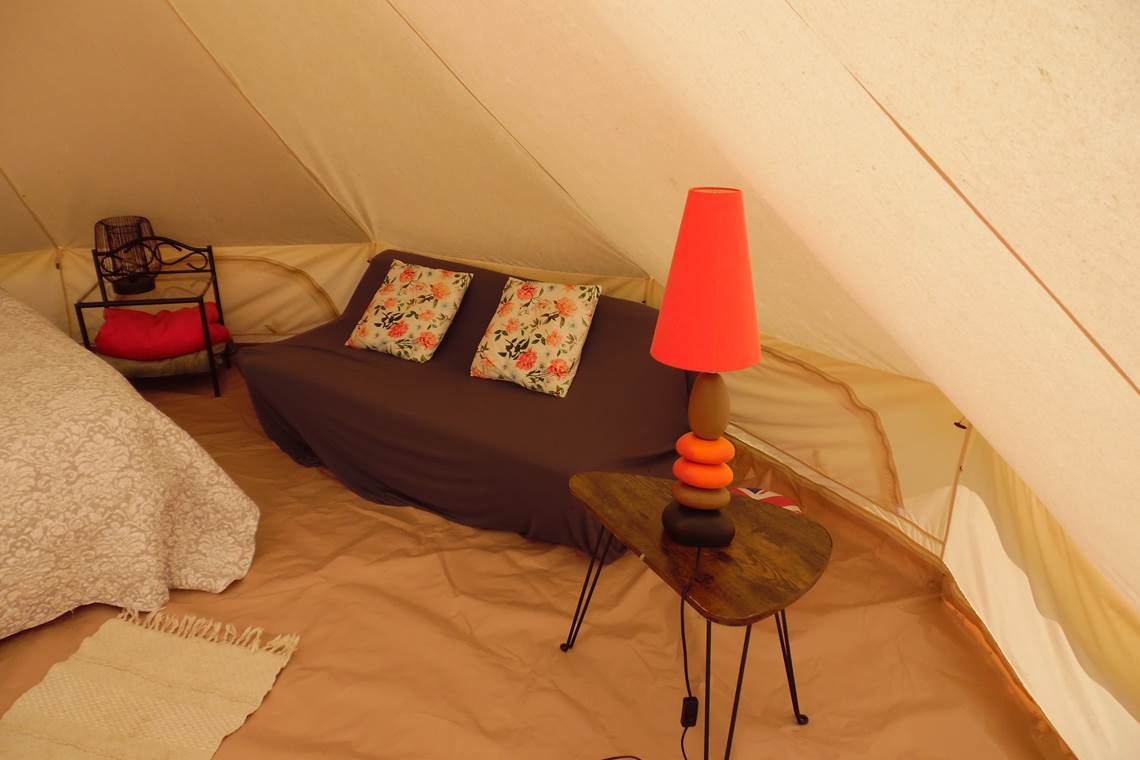 intérieur tente capitaine tim